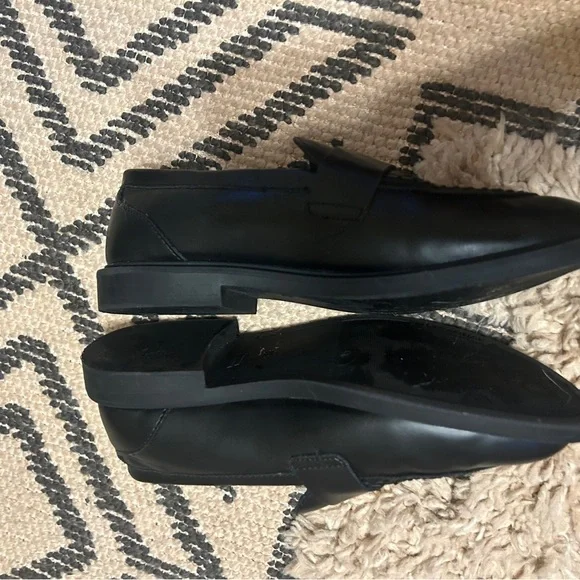 EUC Old Navy Women’s Sleek Classic Black Slip-On Loafers size 6.5 - Picture 5 of 6